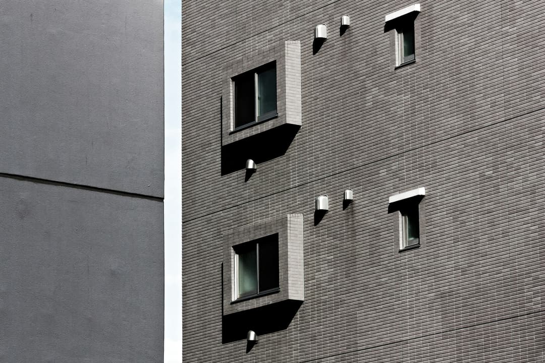 Smaller Windows, Better Performance?