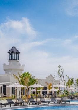 Crossroads (Cafe del Mar, Cultural Center & Offices)